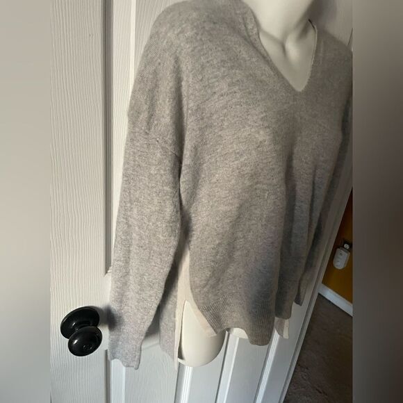 Women's 100% Cashmere Sweater By The White Company - Picture 2 of 5